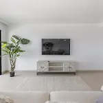 Bright And Modern With Sea Views