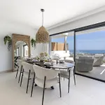 Bright And Modern With Sea Views Apartment