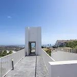 Apartment Bright And Modern With Sea Views
