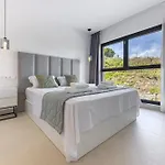 Bright And Modern With Sea Views Apartment
