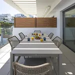 Bright And Modern With Sea Views *