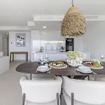 Bright And Modern With Sea Views Apartment