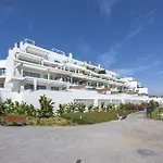 Bright And Modern With Sea Views *