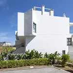 Bright And Modern With Sea Views *