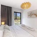 Bright And Modern With Sea Views Apartment