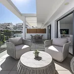 Bright And Modern With Sea Views