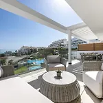 Apartment Bright And Modern With Sea Views