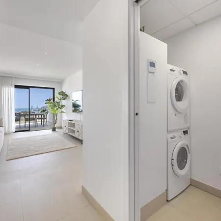 Bright And Modern With Sea Views Apartment