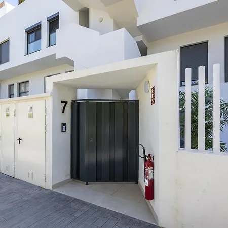 Bright And Modern With Sea Views