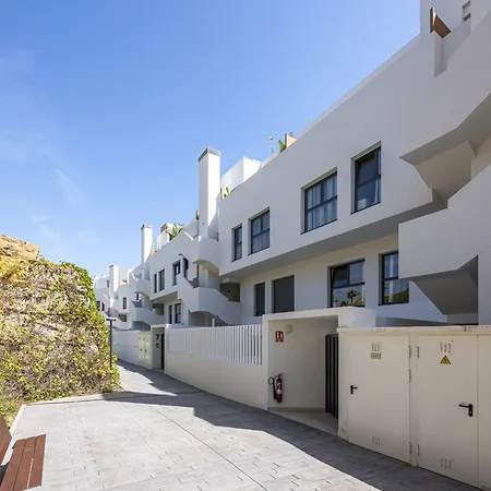 Bright And Modern With Sea Views *